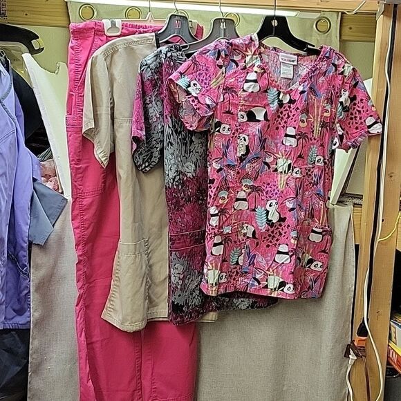 Bundle of 4 scrubs: 3 tops,1 pant,: Peaches, Landau and Scrubstar brands size XS - Picture 1 of 14